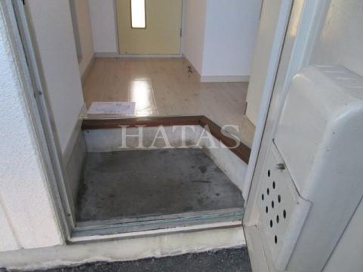 ドミール井ヶ谷の玄関