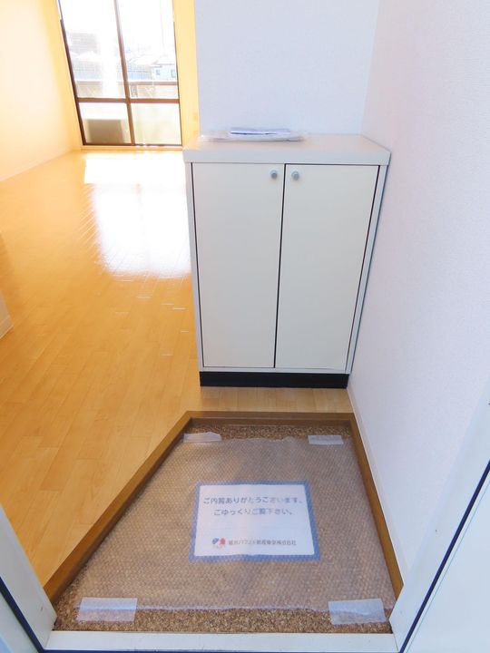 リバービレッジ B号棟の玄関