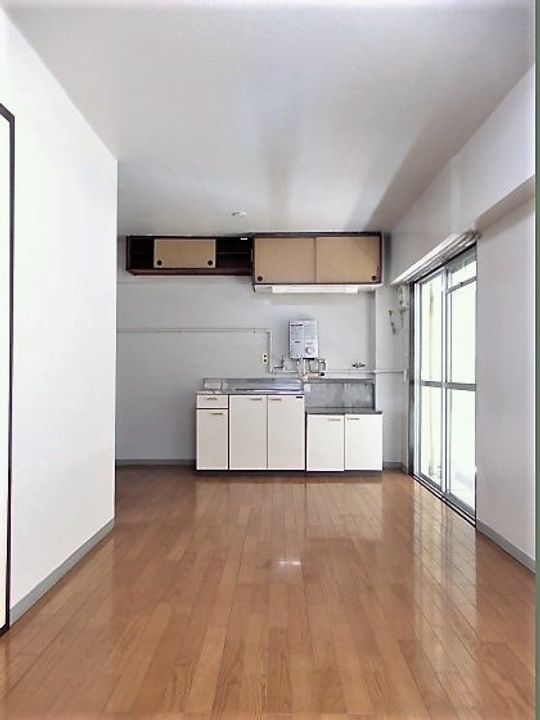 ももやビルの居間