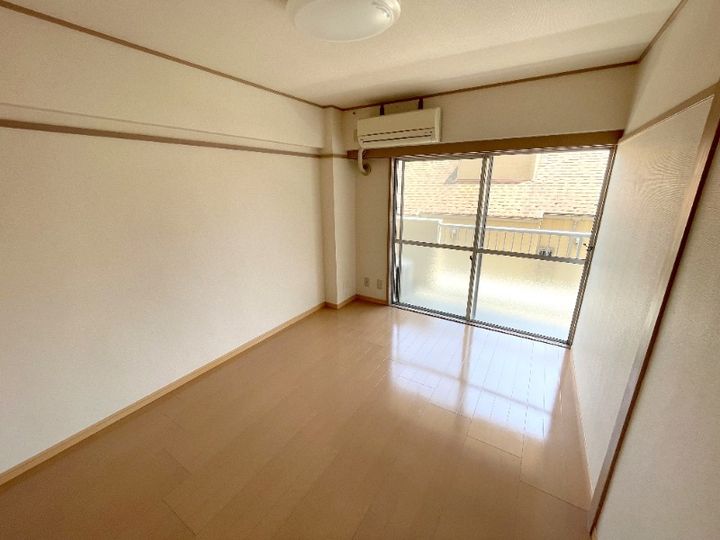 コスモパレスの居間