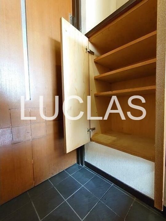 BーSTEPビルの玄関