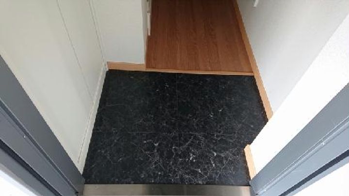 レオパレスバスケットタウンの玄関