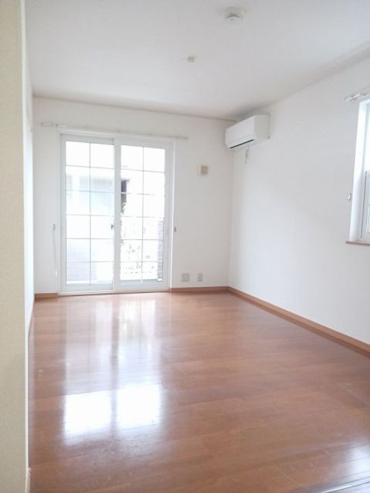 茨城県神栖市平泉東3の賃貸アパートの居間