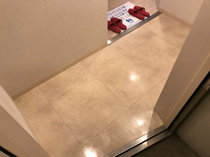 KDXレジデンス西院の玄関