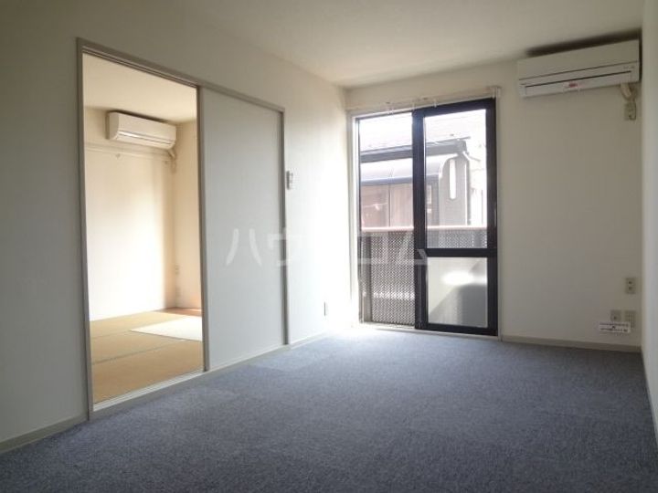 カタンクローバーIIの居間