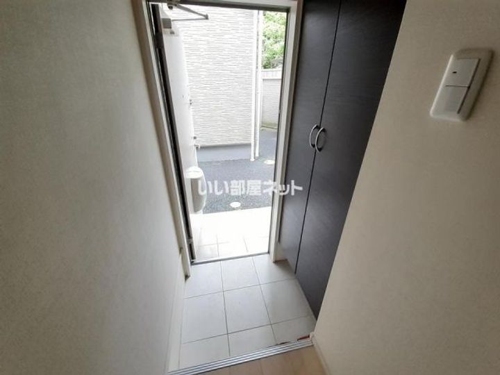 フローライトBの玄関