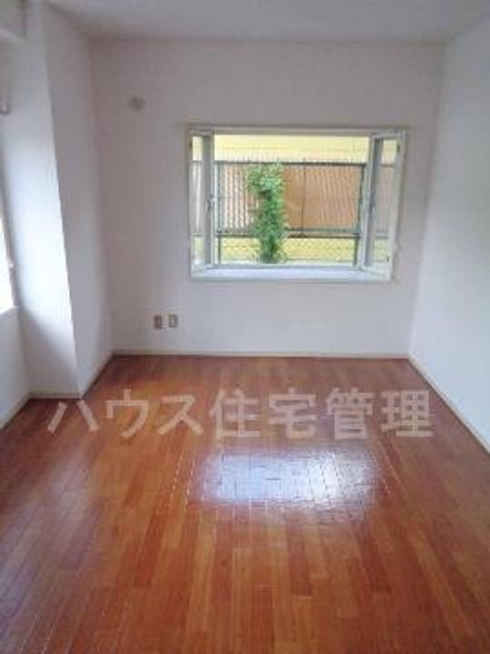 大阪府高槻市大塚町1(マンション)の賃貸物件の居間