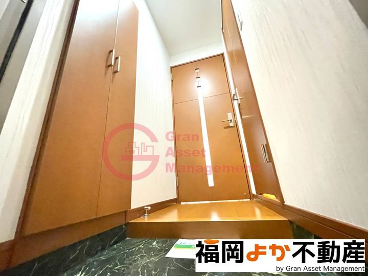 アール六本松駅前の玄関