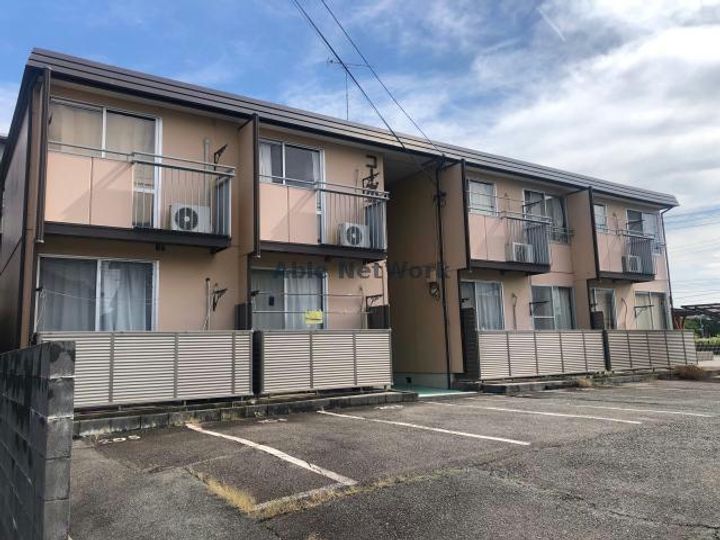 コーポラス林町の外観