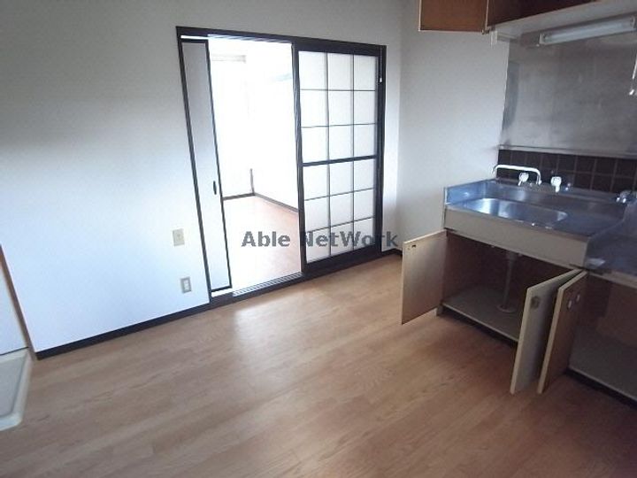 コーポラス林町の居間