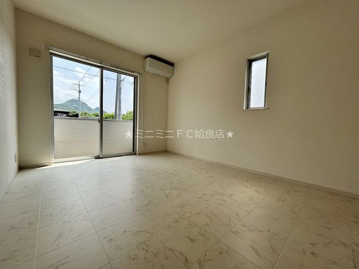 鹿児島県姶良市西餅田(アパート)の賃貸物件の居間