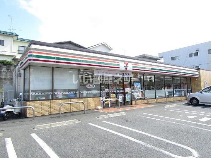 シャンボール9の周辺
