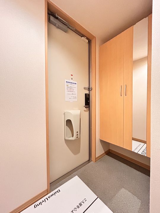 広島県東広島市八本松南2の賃貸アパートの玄関