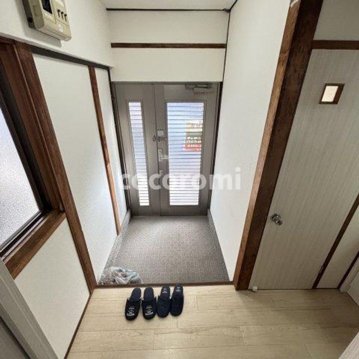 大阪府寝屋川市池田本町(一戸建)の賃貸物件の玄関