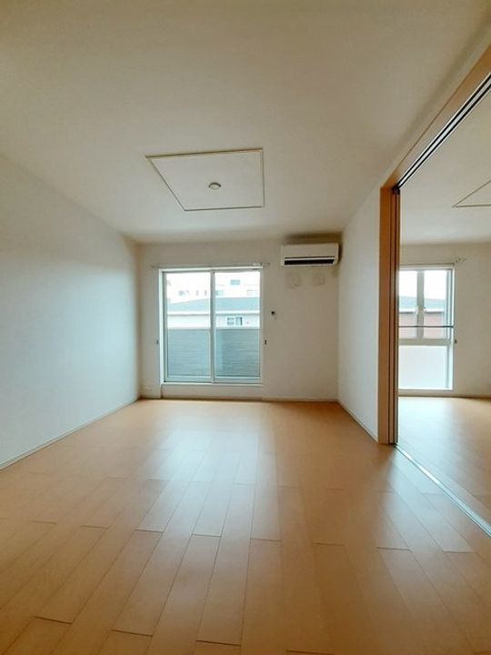 ミルト近見 IIの居間