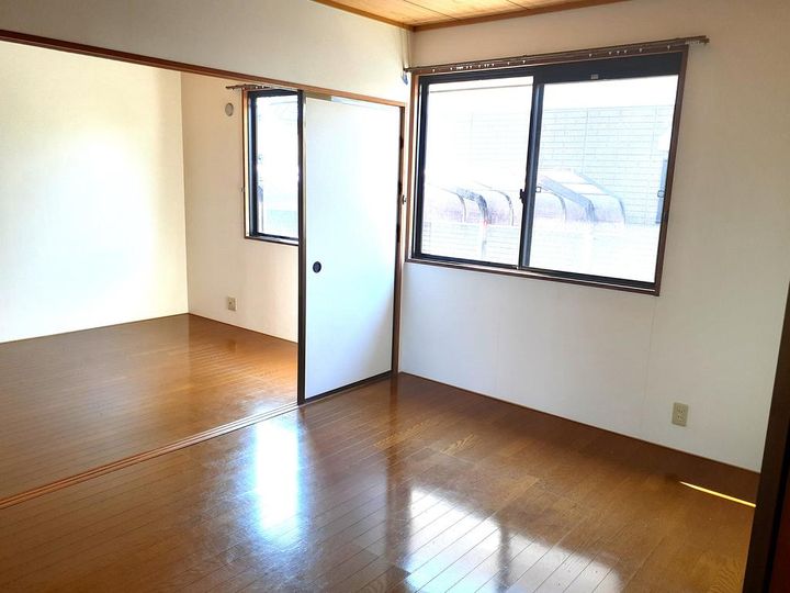 グランドゥール岩崎B棟の内装