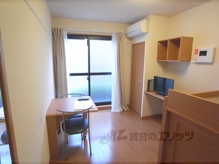 レオパレス二条城北の居間