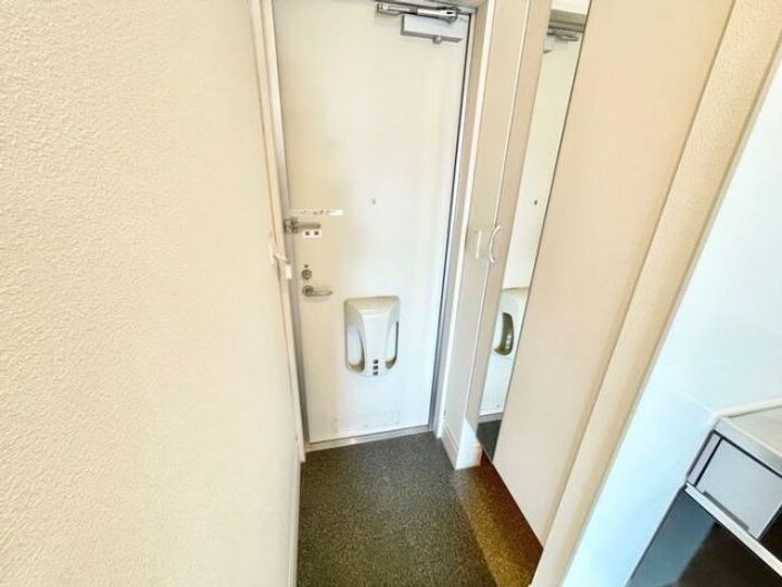 D-roomBusiness小山の玄関