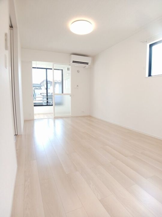 新潟県柏崎市半田3(アパート)の賃貸物件の居間