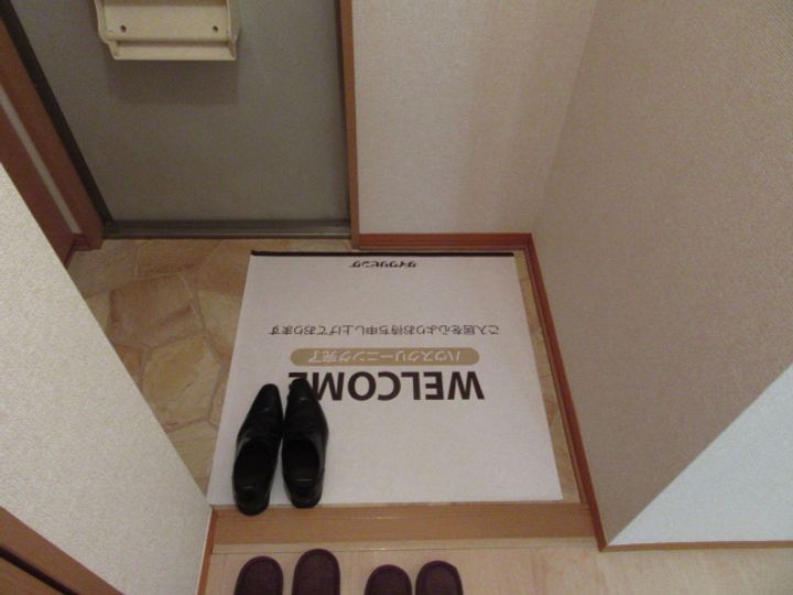 AISE SQUARE IIIの玄関