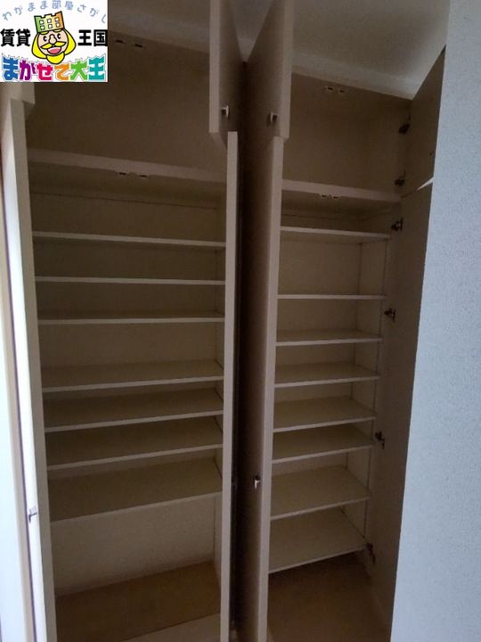 ベガ岩屋ツインタワーの玄関