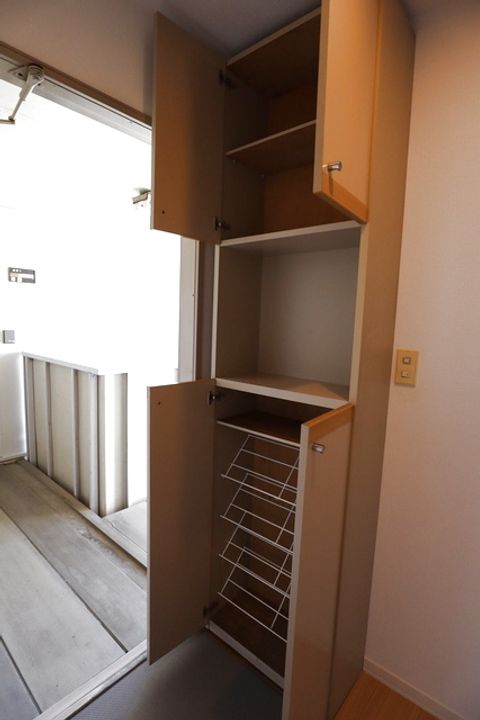 リバティーヒルズB棟の玄関