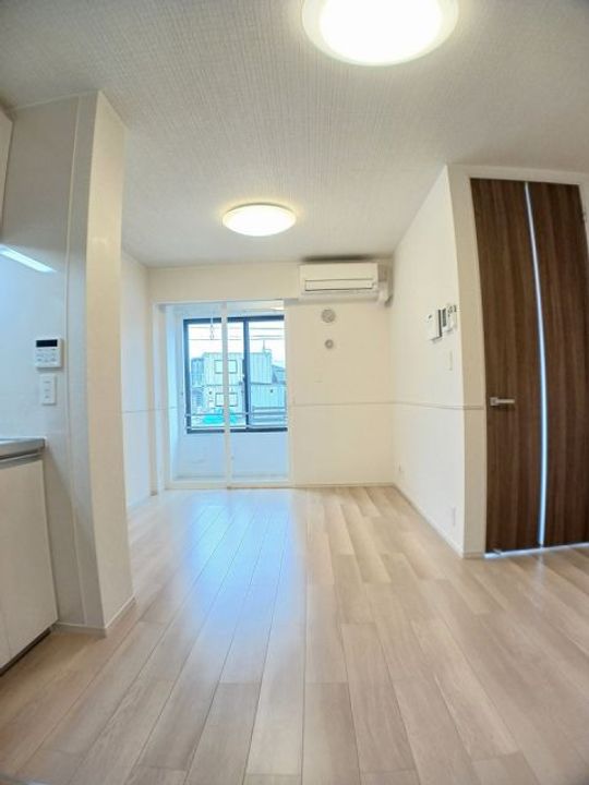 リコリス・アズの居間