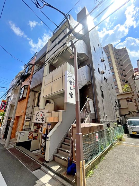 酒巻ビルの外観