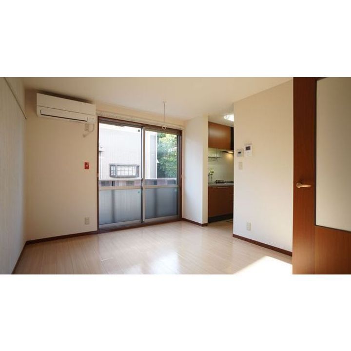 ボンハイム磯子の居間