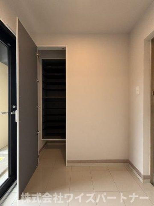 福岡県福岡市中央区薬院2の賃貸マンションの玄関