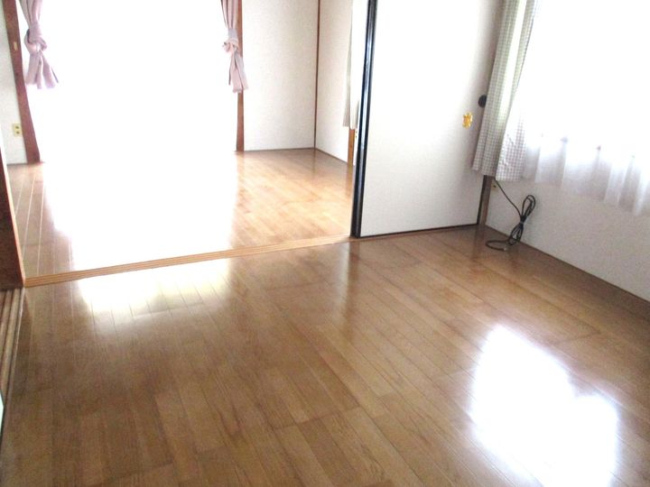 高知県高知市東雲町(アパート)の賃貸物件の居間