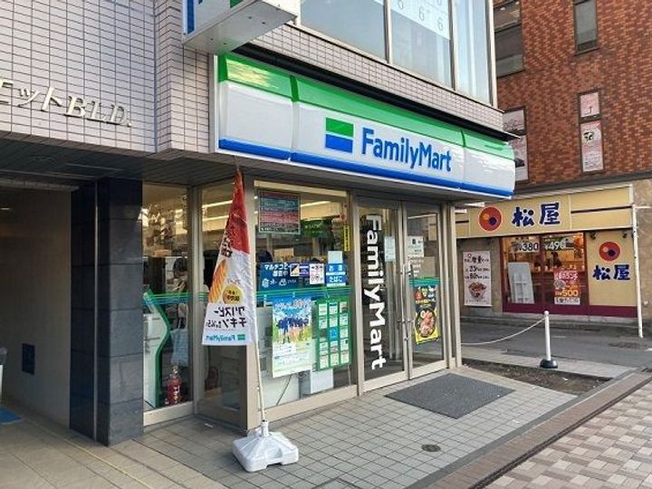 スリール・ダーンジュの周辺