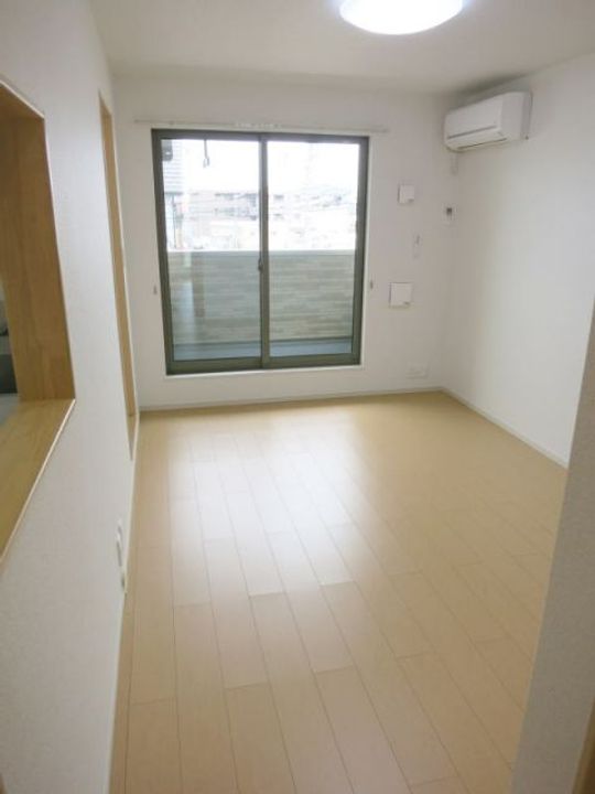 シャングリラ河原の居間