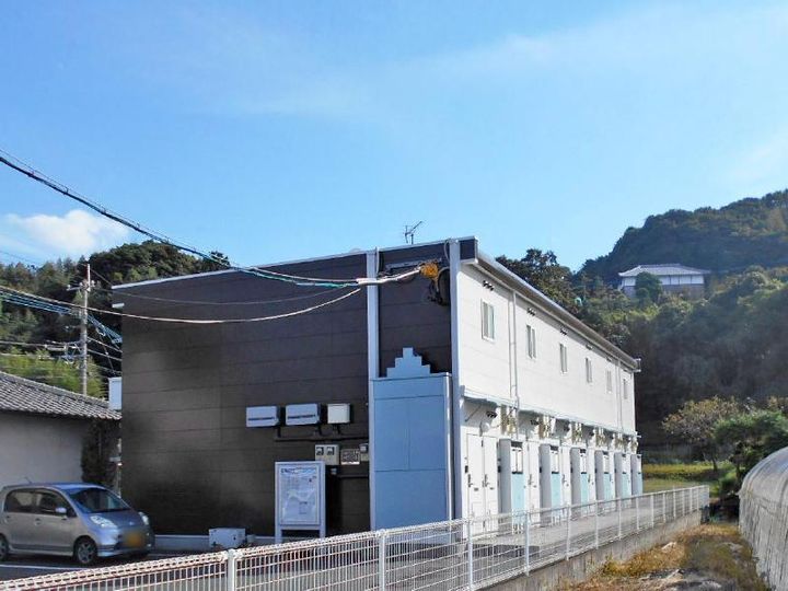 レオパレス富岡の外観