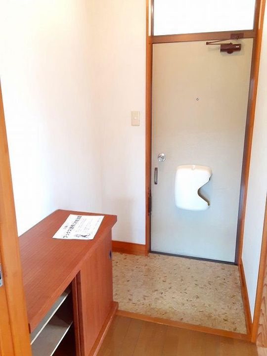 第五高間ハイツの玄関