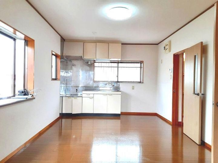 第五高間ハイツの居間