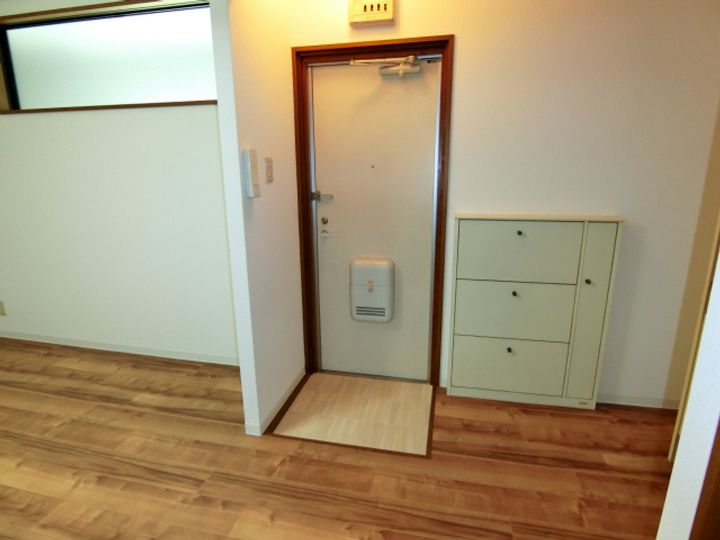 兵庫県西宮市甲子園高潮町(マンション)の賃貸物件の玄関