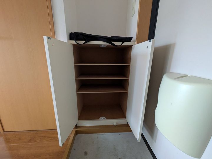 パレスSH A棟の玄関