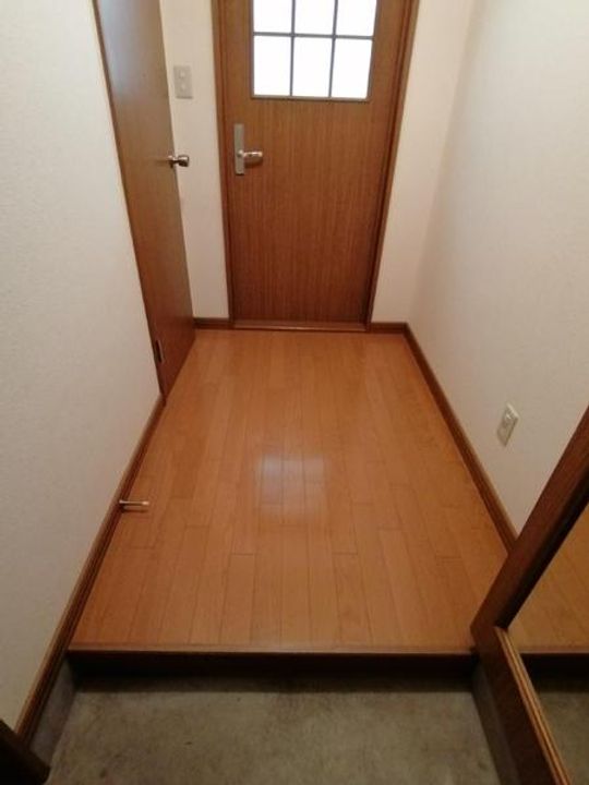 ポーチュラカF棟の玄関