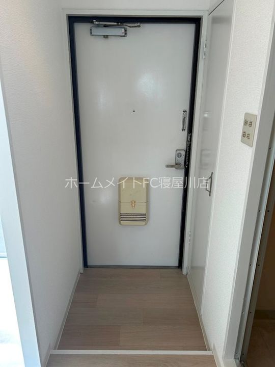 メゾンAKINAI香里の玄関