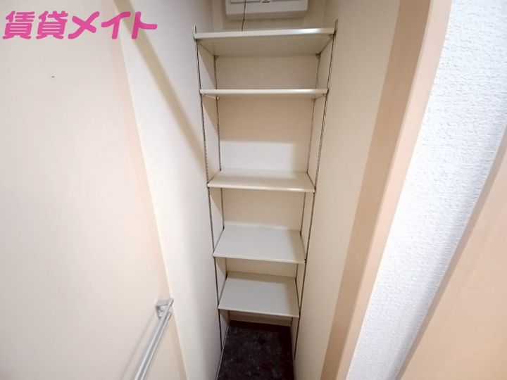 Casa Popolareの玄関