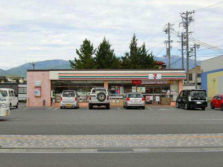 ホワイトピアニー イーストの周辺