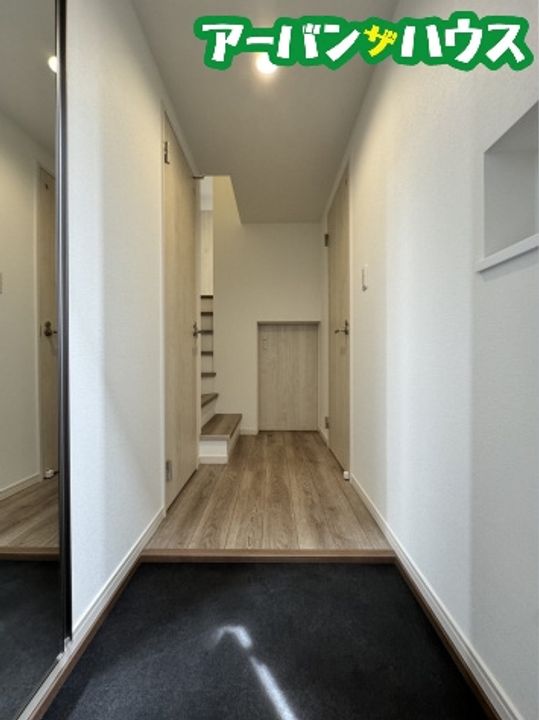 ADC高島駅東の玄関