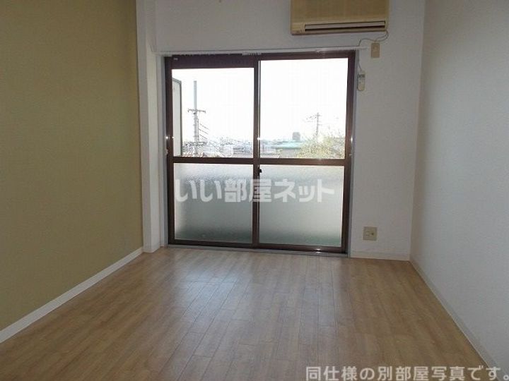 大阪府大東市北条7(マンション)の賃貸物件の居間