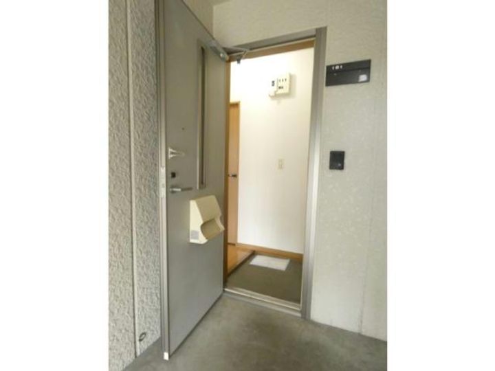 クレヴァの玄関