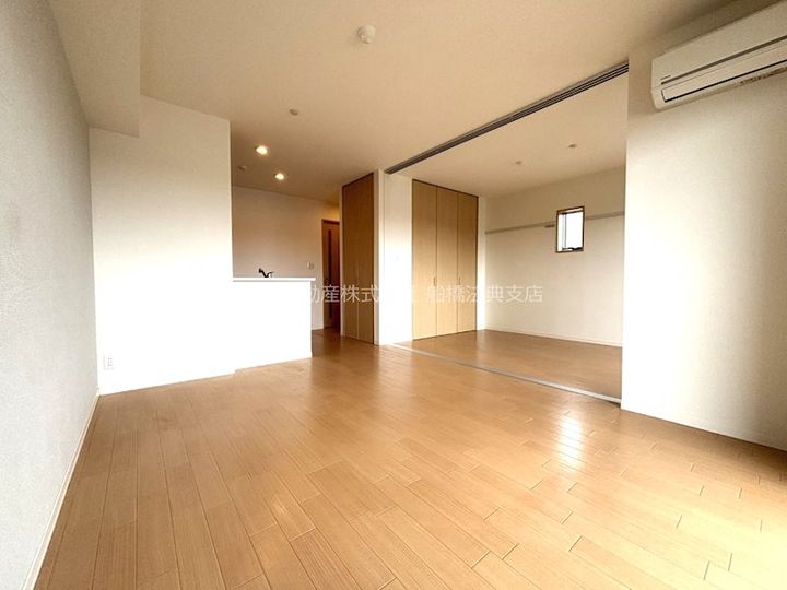 ソレアードIの居間