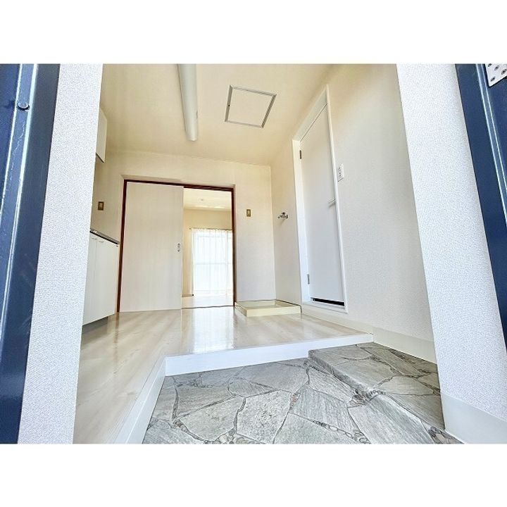 神部ハイツの玄関