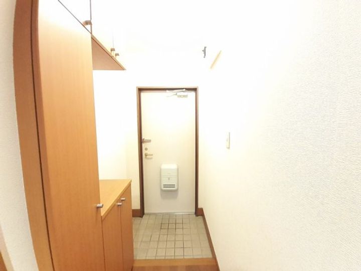 モア・エレガントの玄関