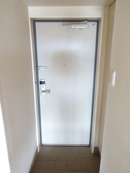 東京都中野区本町6(マンション)の賃貸物件の玄関