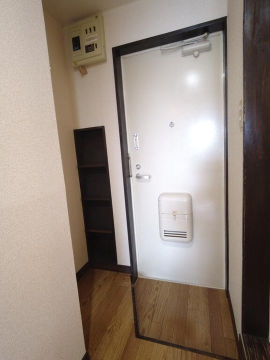 ビラ・プリンス坂井の玄関